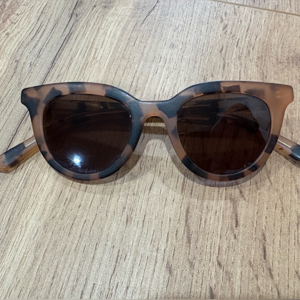 Stylish Tortoiseshell Sunglasses